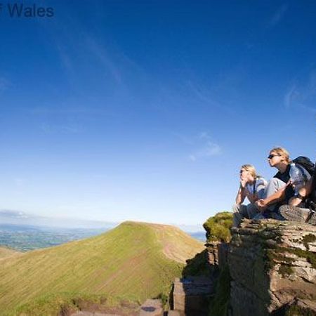 Bwthyn Tre-Faen Villa Cray Bagian luar foto
