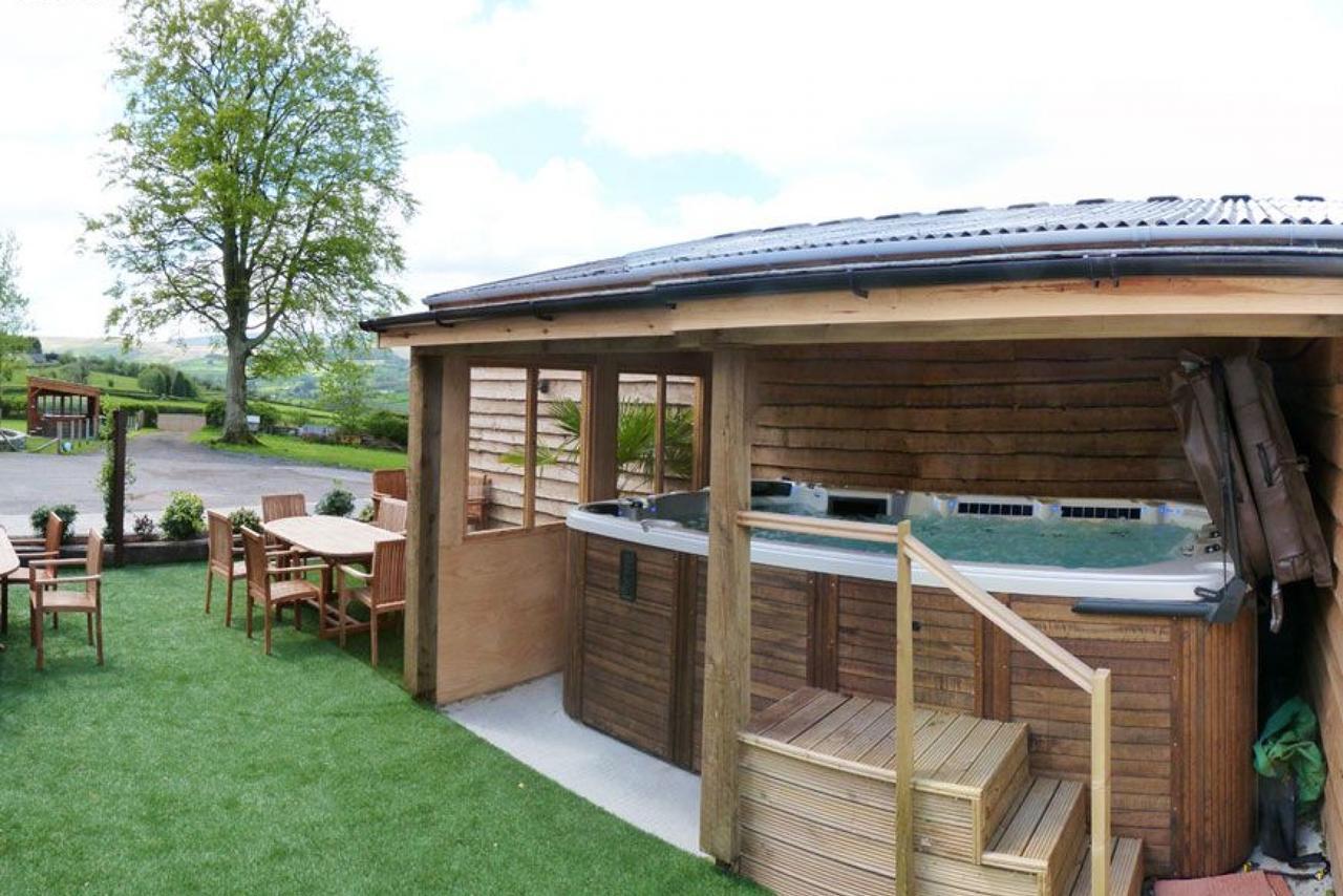 Bwthyn Tre-Faen Villa Cray Bagian luar foto