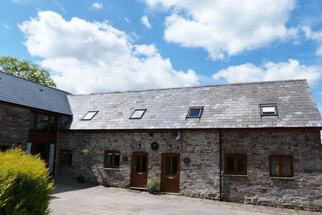 Bwthyn Tre-Faen Villa Cray Bagian luar foto